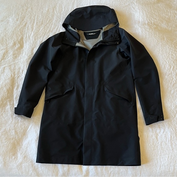Arc'teryx Long Hooded GORE-TEX Women’s Raincoat in Black size Small - Picture 4 of 10
